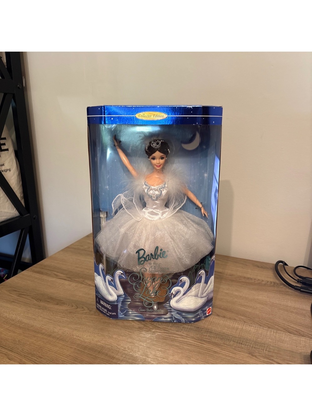 Mattel Barbie, Swan Lake classic ballet series Swan Queen -UNOPENED MPN 18509